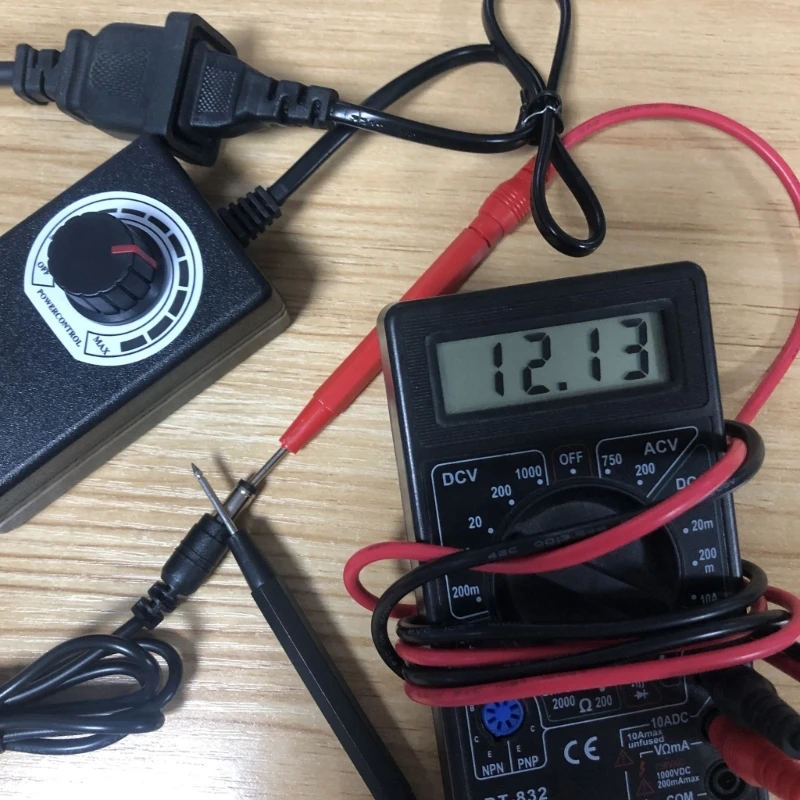 090F Adaptateur réglable à 4-12V