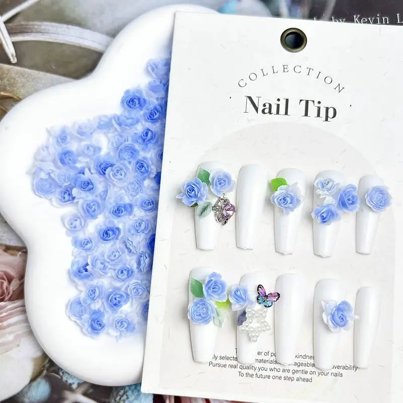 Sfumatura Doppi Colori Decorazioni per nail art in resina rosa Luminoso blu brillante Piccoli fiori freschi Accessori per ciondoli per unghie Unghie fai da te