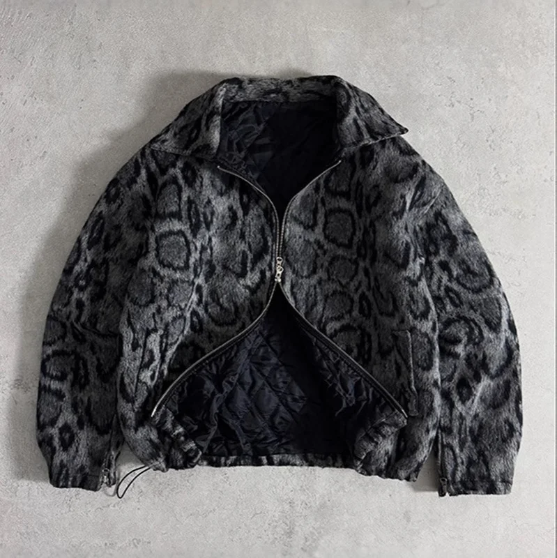Herrenjacke mit Leopardenmuster und Reißverschluss, Streetwear, lässiger Schnitt, lockere Passform, Tiermuster, modische Oberbekleidung. – Detail 9