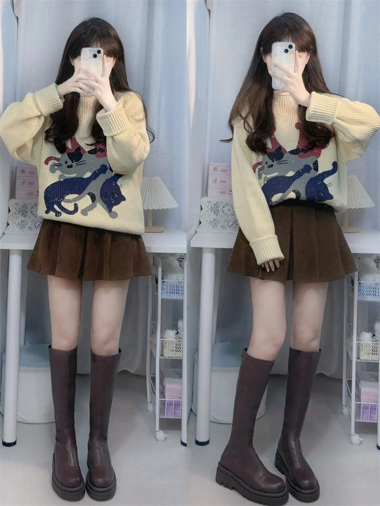 تنورة قصيرة نسائية بمقاسات كبيرة من قماش الكوردروي البني المطوي بتصميم كلاسيكي وخصر مرتفع على الطراز الكوري