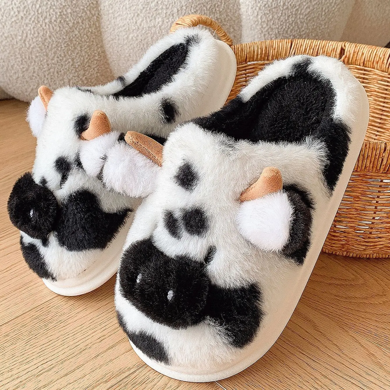 

New Women Home Slippers Men Furry Indoor Bedroom Flats Warm Plush Couples Cute Cartoon cattle Winter Floor Slides Non-slip Shoes