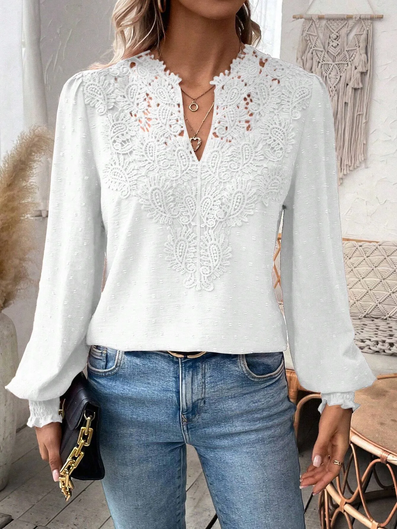 New Spring Summer Women Blouses Lace Chiffon Hollow V-neck Shirts Plus Size Loose Long sleeved Tops Shirts Casual T Women\'s Top