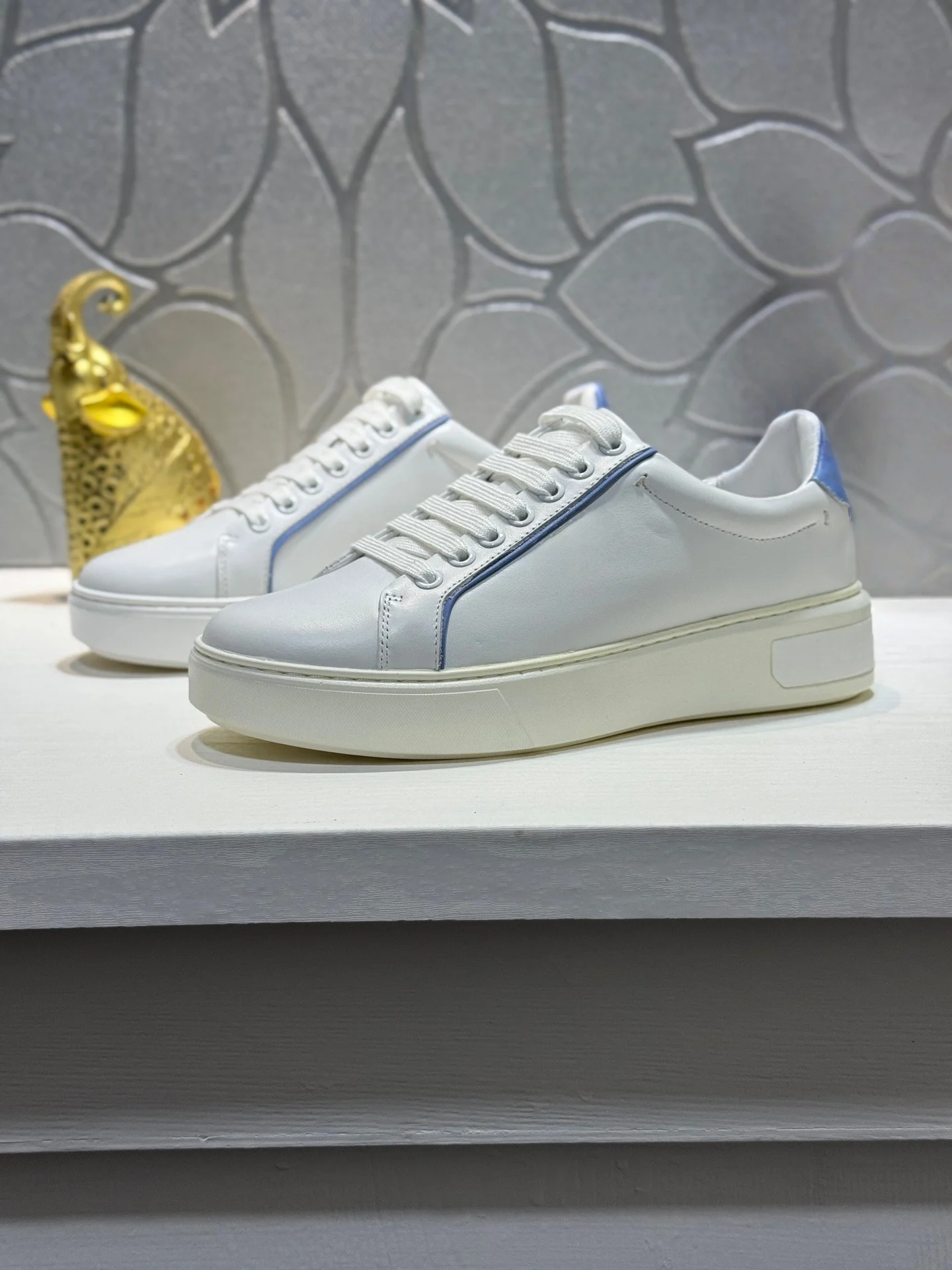 

Luxury Brand Genuine Leather Casual Flat Shoes High-quality Casual Sneakers for Couples Perfect for Outdoor Commuting