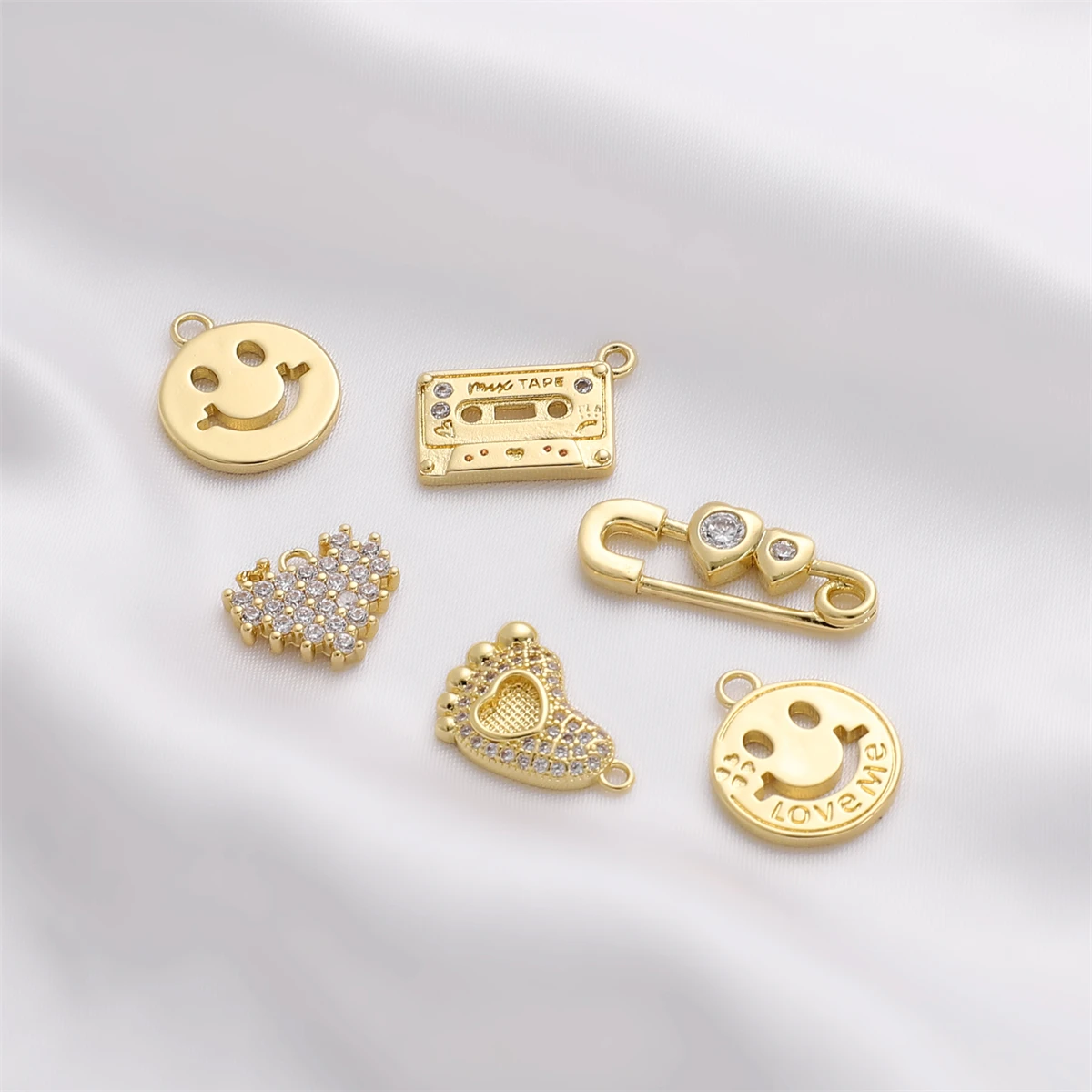 1Pc 14K Gold Plated Brass with Zircon Cute Heart Magnetic Tape Foot Pin Charms Pendants for Necklace Earring Bracelet Making