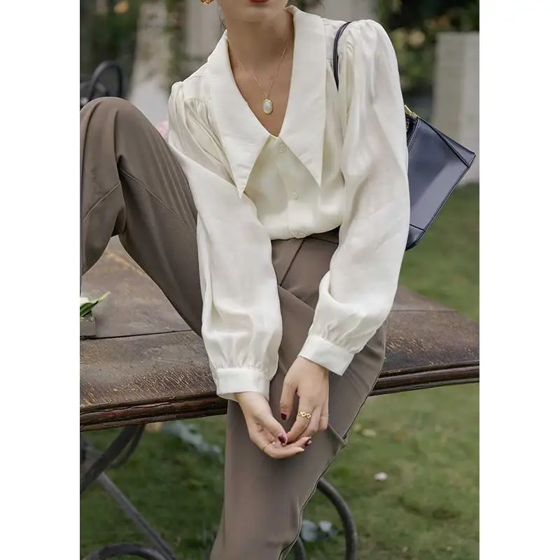 French Retro Bubble Sleeve Shirt for Women in Early Autumn New Design Niche Temperament Chic Top