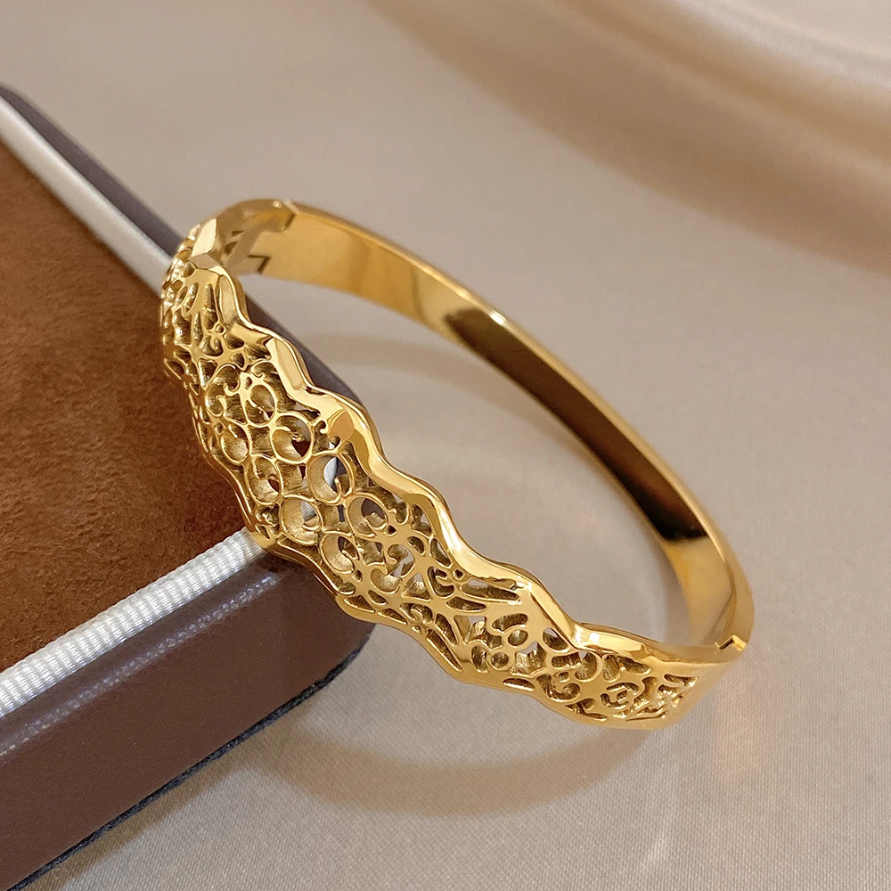 

Freetry Elegant Ripple Hollow Carving Stainless Steel Bangle for Women Waterproof Stackable Spring Bracelet Party Jewelry Gift