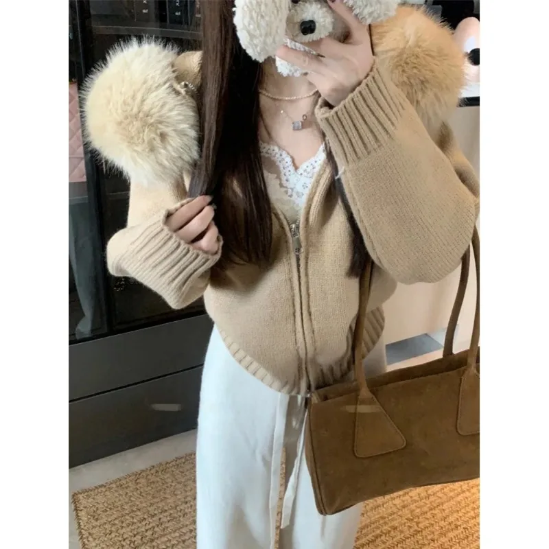 

Осень 2023, модный укороченный свитер с меховым лоскутным капюшоном на молнии и длинными рукавами для похудения, женский топ