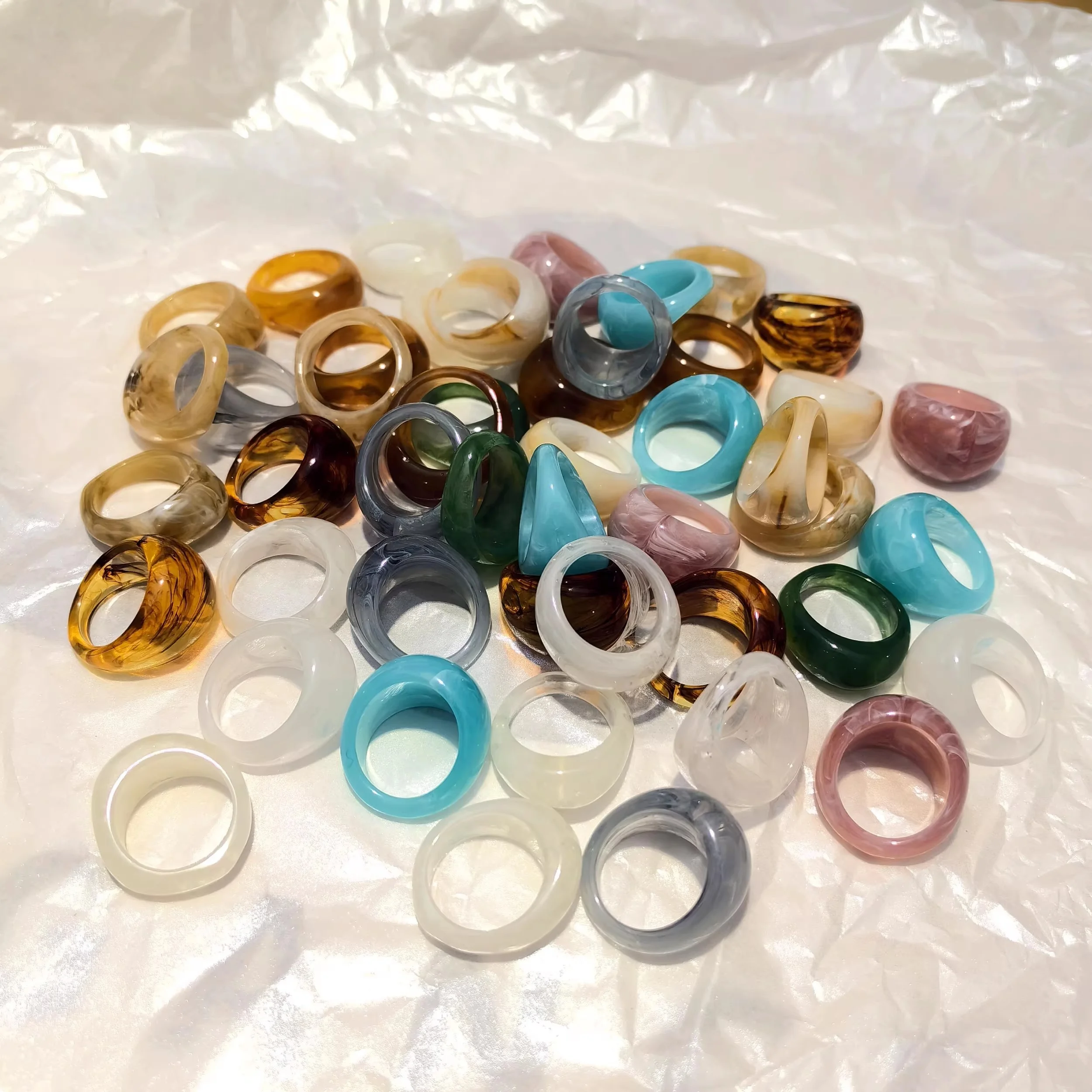 

Dopamine Retro Resin Ring for Women Personality Fashionable Elegant Index Finger Ring High-End Sensation Stylish Ring