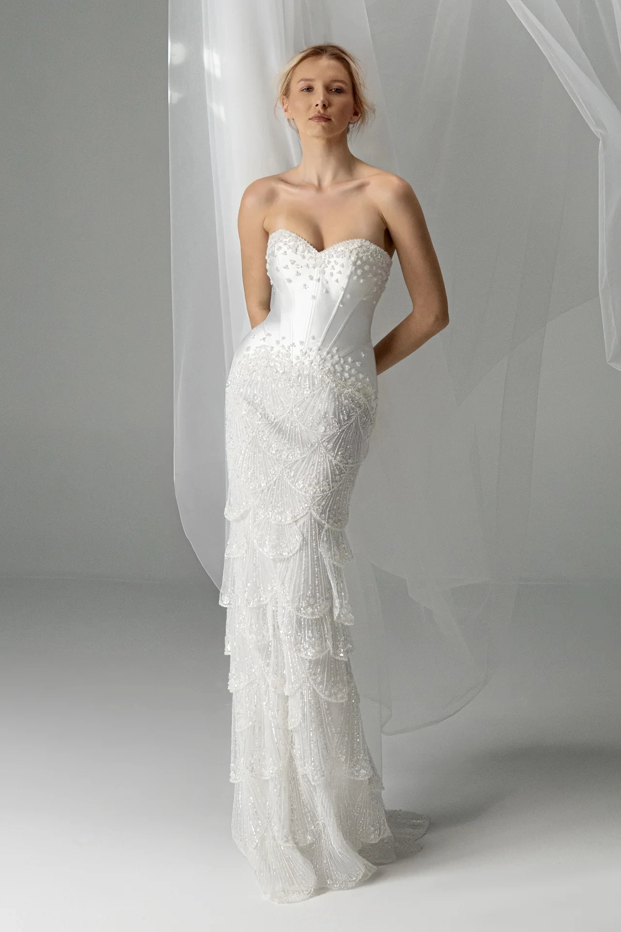 Women's Luxury Crystal Wedding Dresses Customized Strapless Sleeveless Back Lace Up Straight Floor Length Bride Wedding Dress