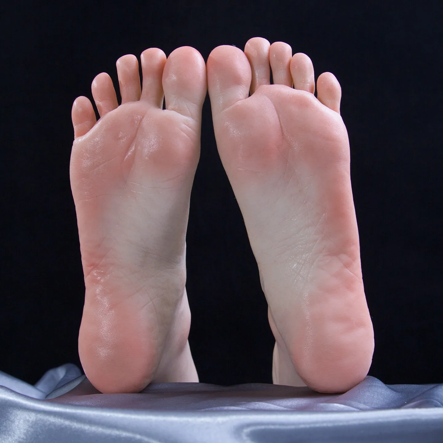 Lifelike Platinum Silicone Female Foot Model Realistic Beautiful Feet for Photography Stockings Nail Art and Foot  Display