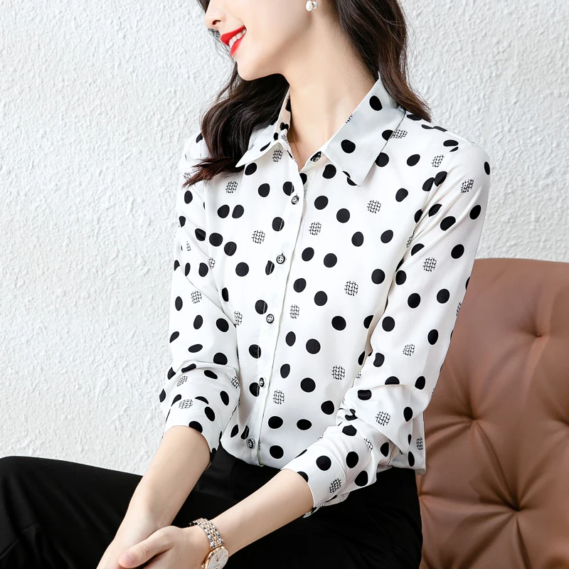 بولكا دوت ساتان قميص حرير للنساء ، توب بأكمام طويلة ، بلوزة بيضاء ، قصة ضيقة ، موضة رأ ، الربيع والخريف