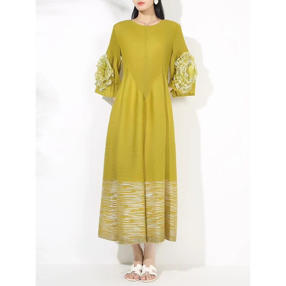 Miyake Women's Versatile Hot Pot Gold Plated Flower Embroidered Round Neck Loose Elastic Shake Wrinkle Horn Sleeve Long Dress