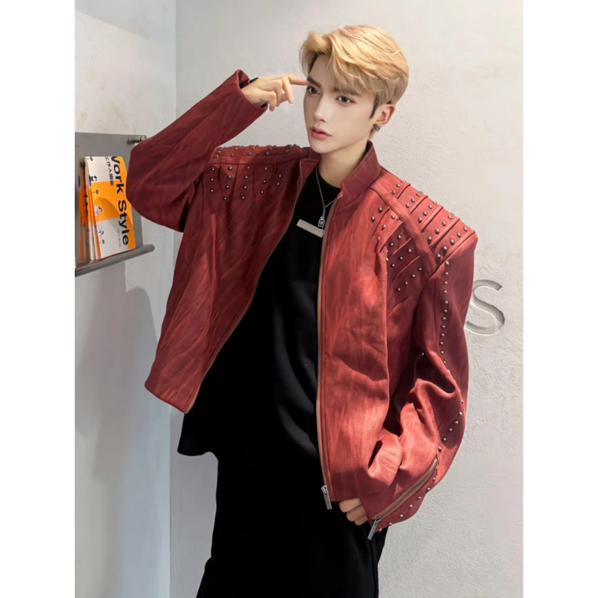 

Осенняя коллекция: Мужская кожаная куртка в стиле панк, модная модель с акцентом на плечах, повседневная одежда из полиэстера