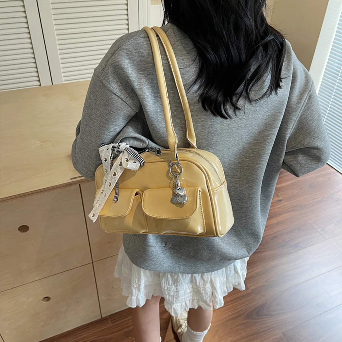 

Large Capacity Women Fashion Shoulder Handbag PU Water Resistant Wearproof Zipper Glossy Finish Ribbon Bow Metal Heart Charm