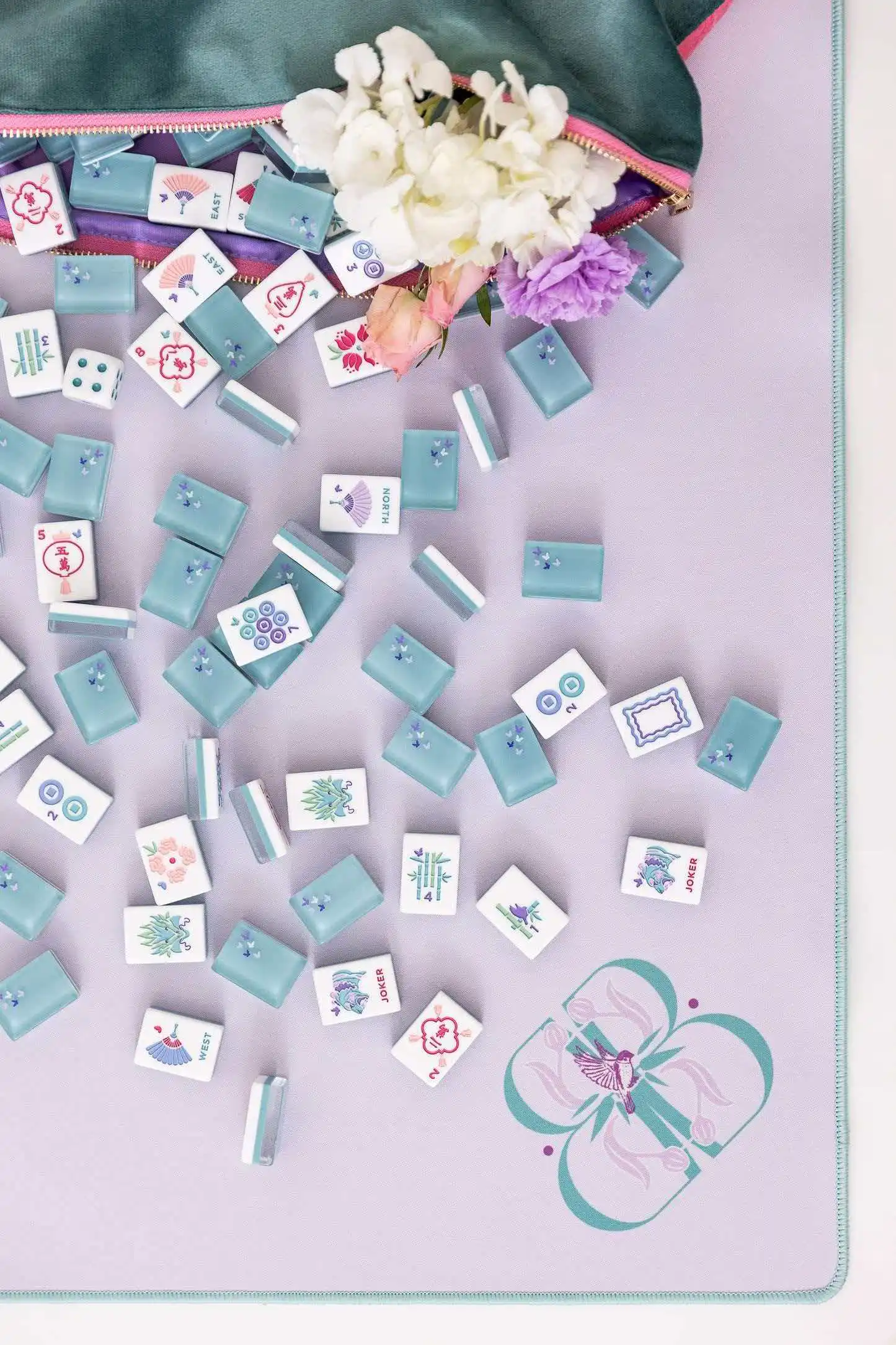 2026 Luxury Design Modern Foldable 4-layer Engraved Butterfly American Mahjong Tiles Young Ladies Social Game Outdoor Travel