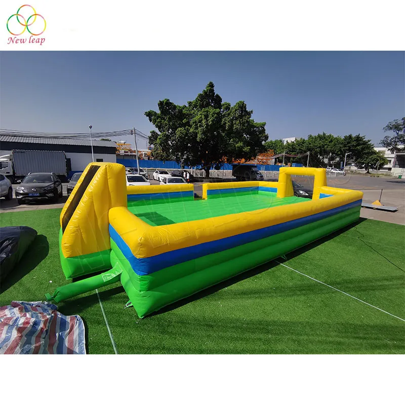 大人用商業用ビニール製インフレータブルスポーツゲーム、スリップ・アンド・スライド、人間用サッカーピッチ、内蔵送風機、印刷ロゴ付き