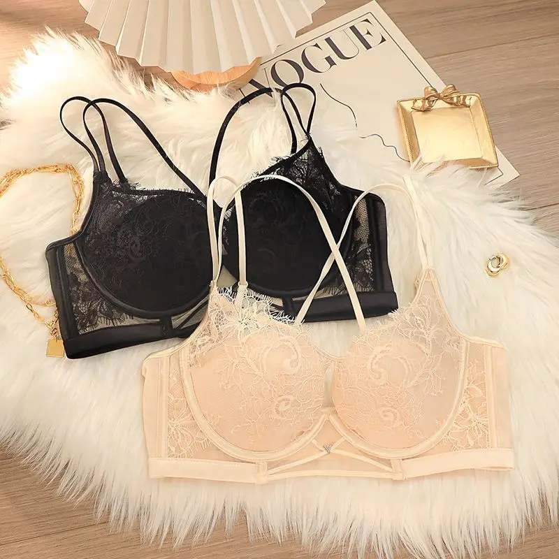 หน้าอกใหญ่ปรากฏขนาดเล็กผู้หญิง Bra ชุดสบาย Breathable Soft สุภาพสตรีชุดชั้นใน Hollow Out Lace ดอกไม้ด้านข้างชุดชั้นในสตรี