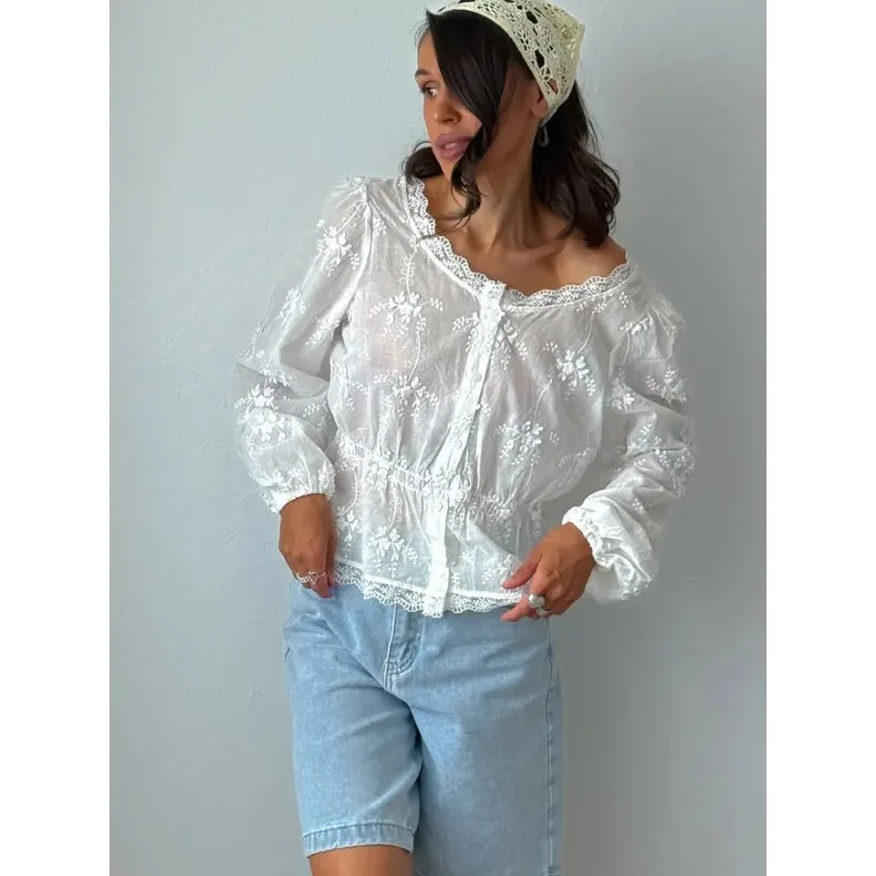 

Повседневная белая блузка с вышивкой и кружевом для женщин, шикарная, с квадратным вырезом, на одной пуговице, свободного кроя, короткая, 2026, для отпуска и уличного стиля