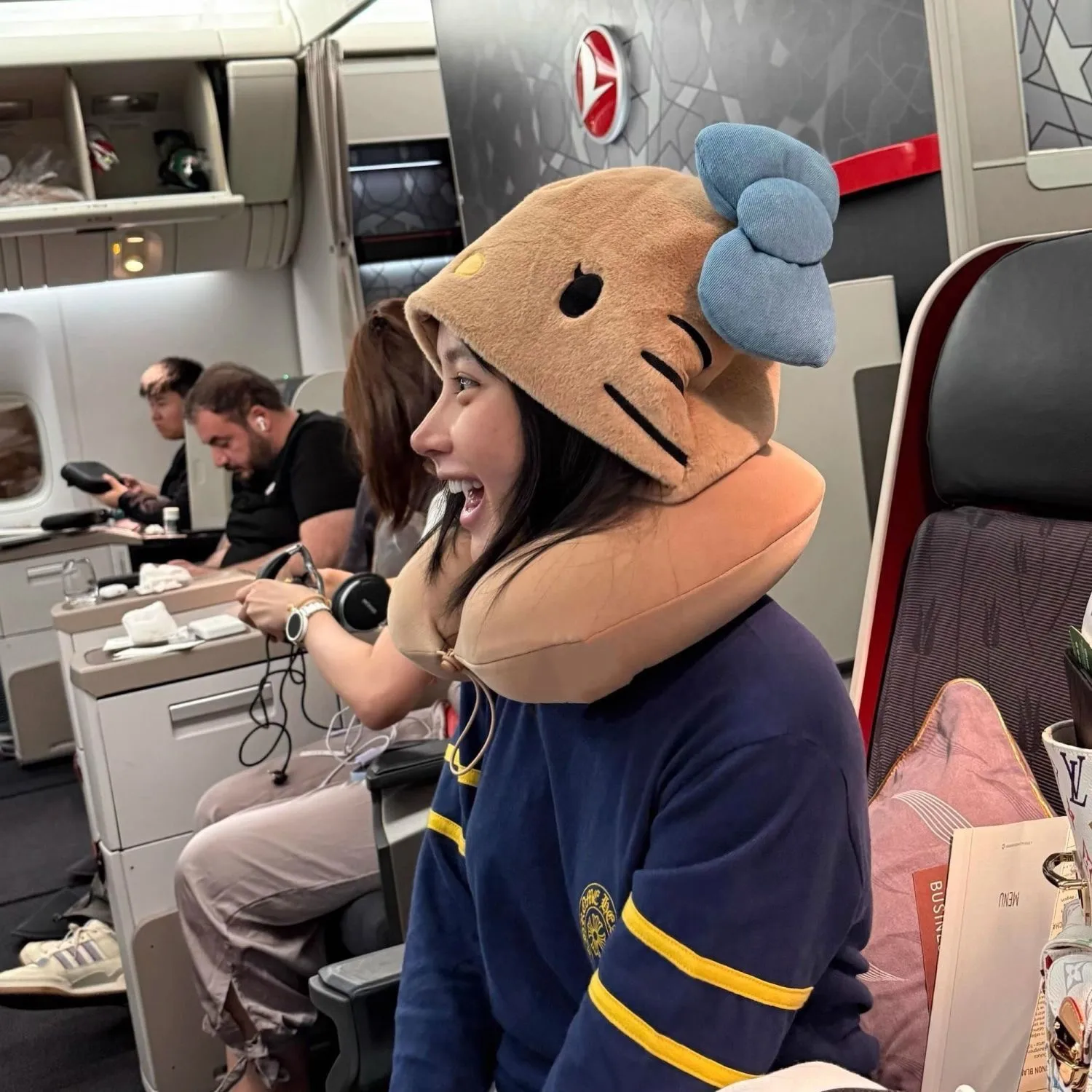 

Sanrio Hello Kitty KT Cat плюшевая дорожная подушка с капюшоном затемняющая мягкая подушка для поддержки шеи для самолета, поезда, автомобиля, каваи, подарок
