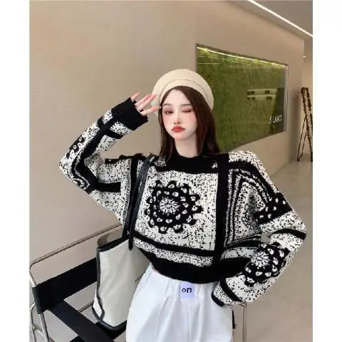

Retro Jacquard Sweater Autumn and Winter Lazy Loose Foreign Pullover Knitted Sweater Short Top Exquisite Simple Casual Retro