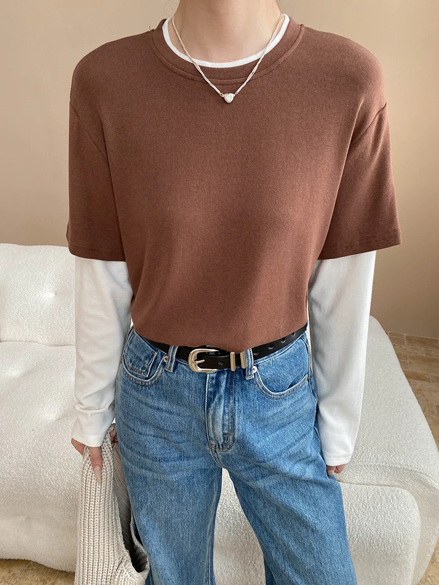 

Стильная многослойная футболка из двух частей с круглым вырезом и длинными рукавами