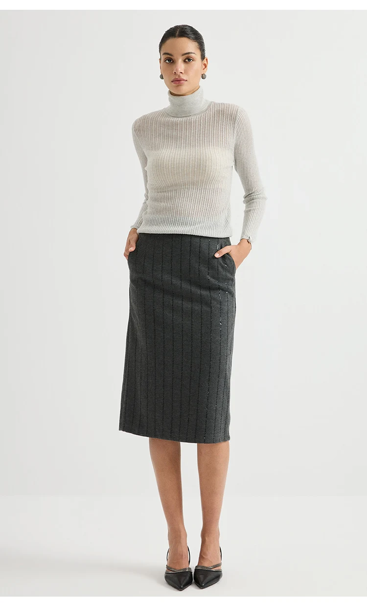 BY3621692 Damen Rollkragenpullover aus Wollmischung, Zopfmuster, lange Ärmel, Manschetten mit Kettendetail, dezenter Glanz, schmale Passform, Frühherbst – Detail 17