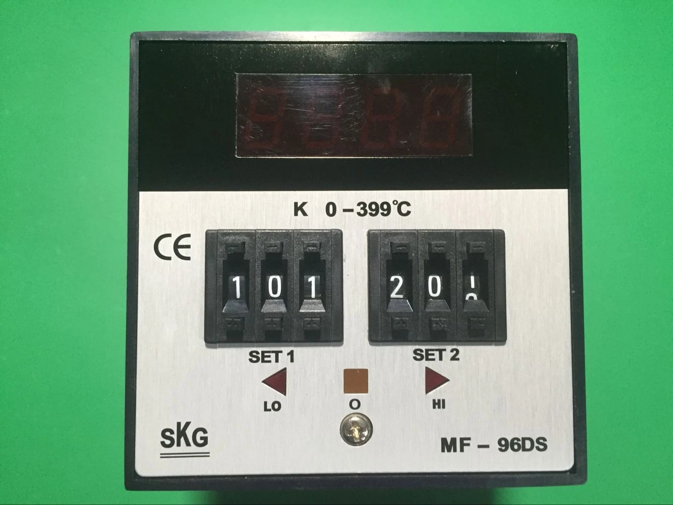 

Taiwan SKG digital display double dial code MF-96DS temperature controller MF96DS