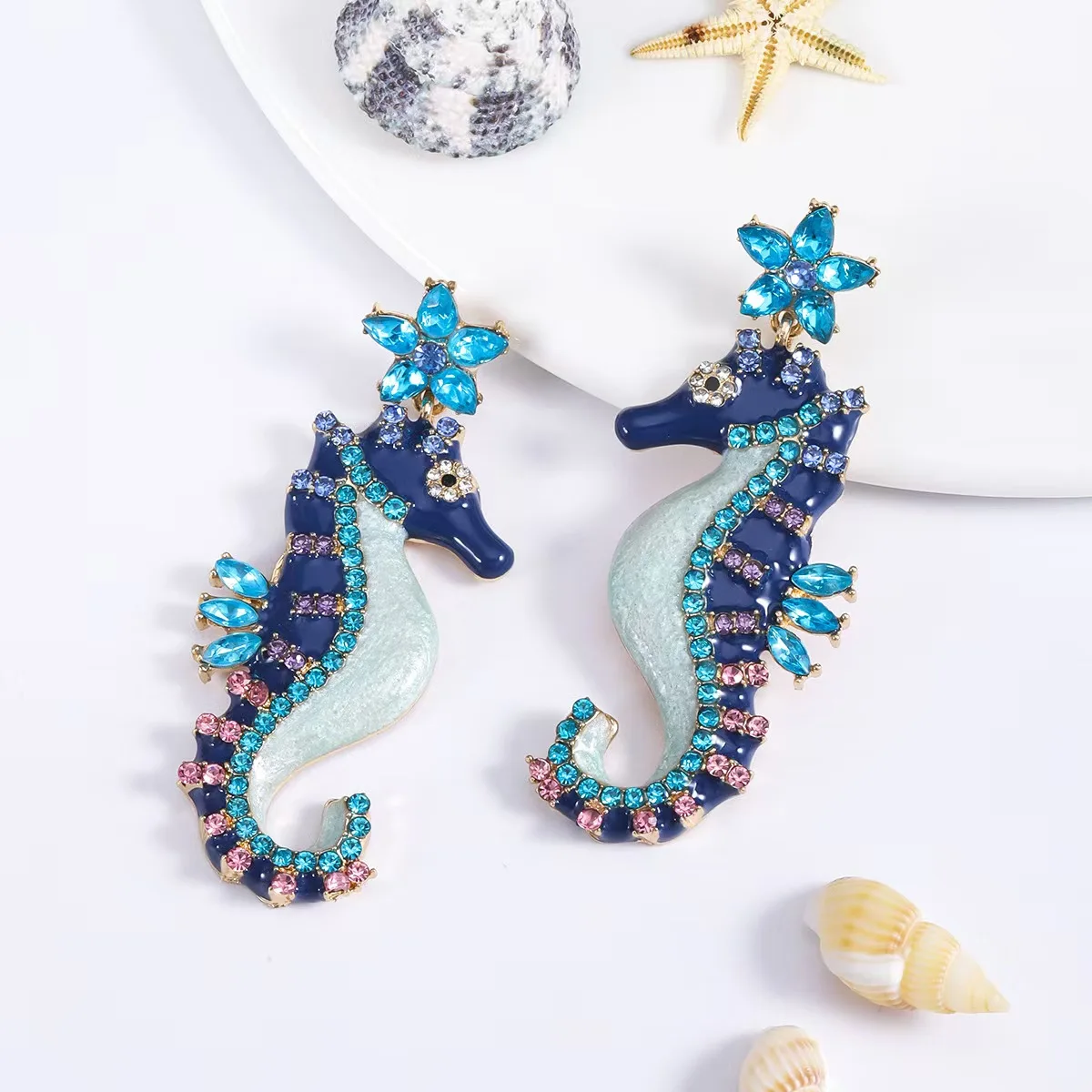 Fashionable and personalized design, light luxury and versatile, cute seahorse vacation style alloy diamond studded earrings