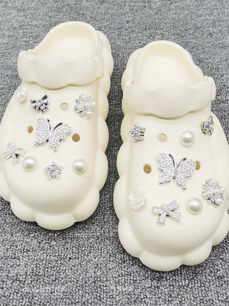 16-teiliges Set Glitzernde Silberne Schmetterling-Schuhcharms aus ABS, Schleifen- und Blumen-Schuhclips, DIY-Dekorationen für Clogs – Detail 9