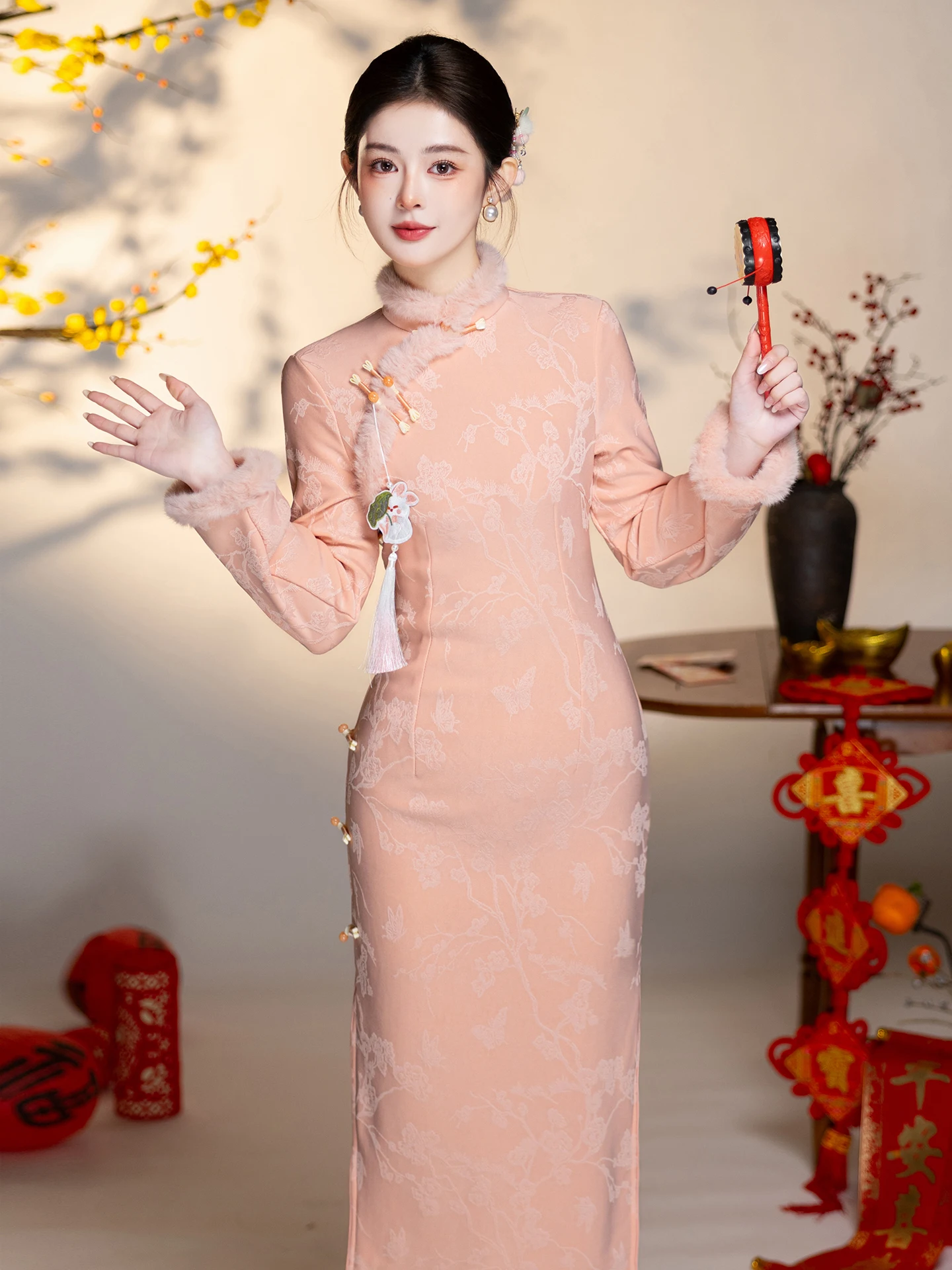 

Розовое утепленное платье-ципао с флисовой подкладкой для свадьбы, помолвки, зимы, Нового года, в китайском стиле, с длинными рукавами, миди-юбка