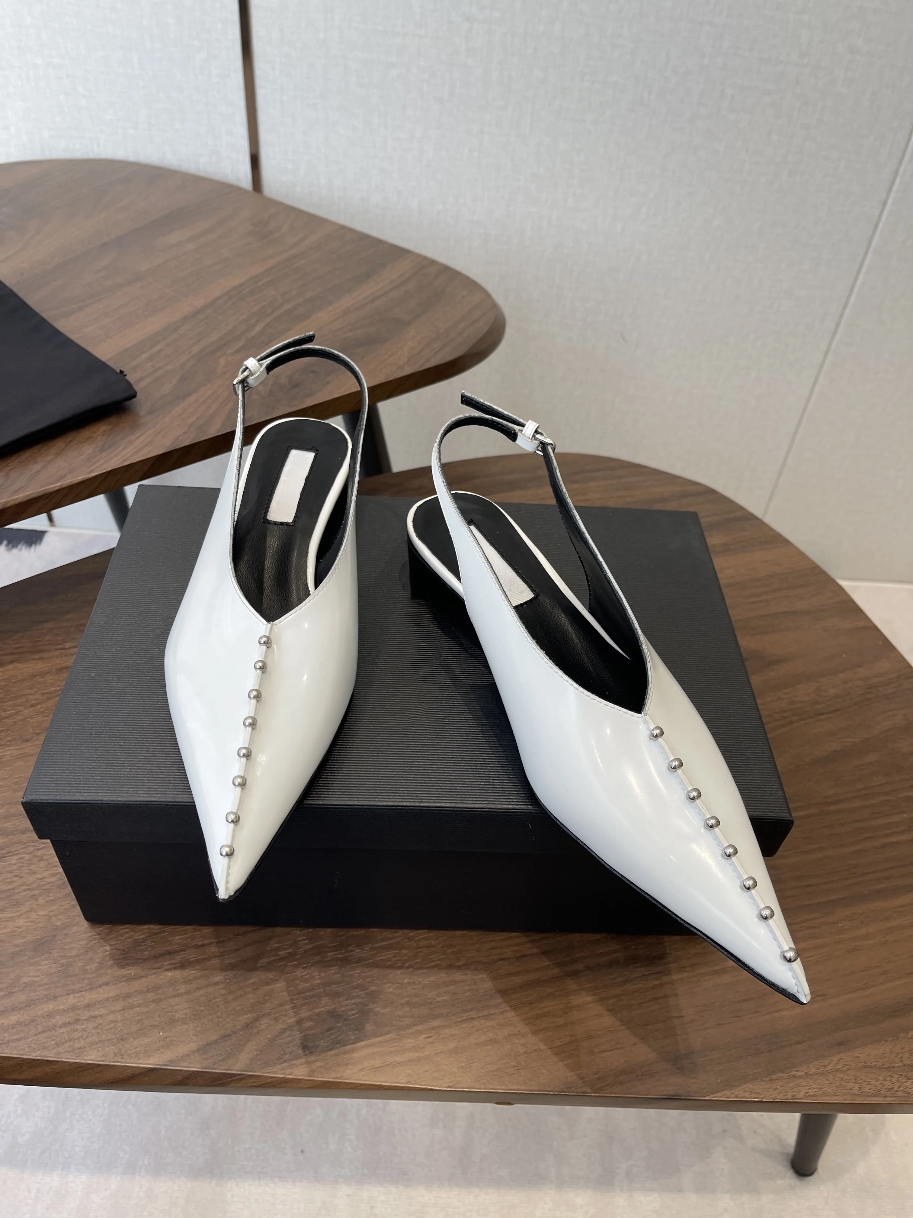 أحذية نسائية غير رسمية جديدة لعام 2025، تتميز بنعل خارجي من جلد البقر ونعل خارجي من مادة TPU، مما يسلط الضوء على شكل حذاء فريد، مقاسات 35-40 #5