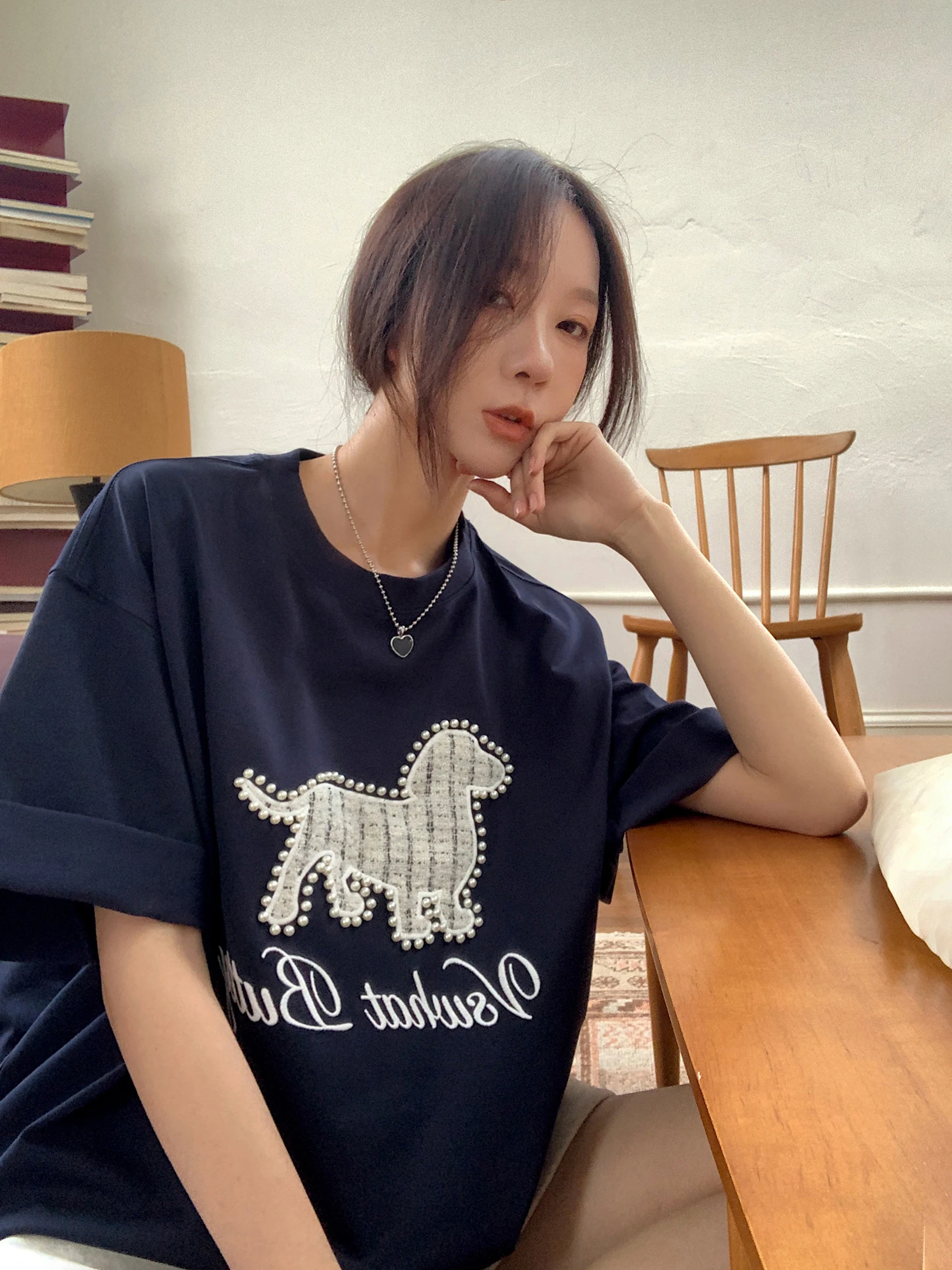 

Женская свободная футболка с коротким рукавом, вышивкой жемчугом и изображением собаки, летняя новинка, повседневный топ из смесового хлопка и полиэстера с круглым вырезом