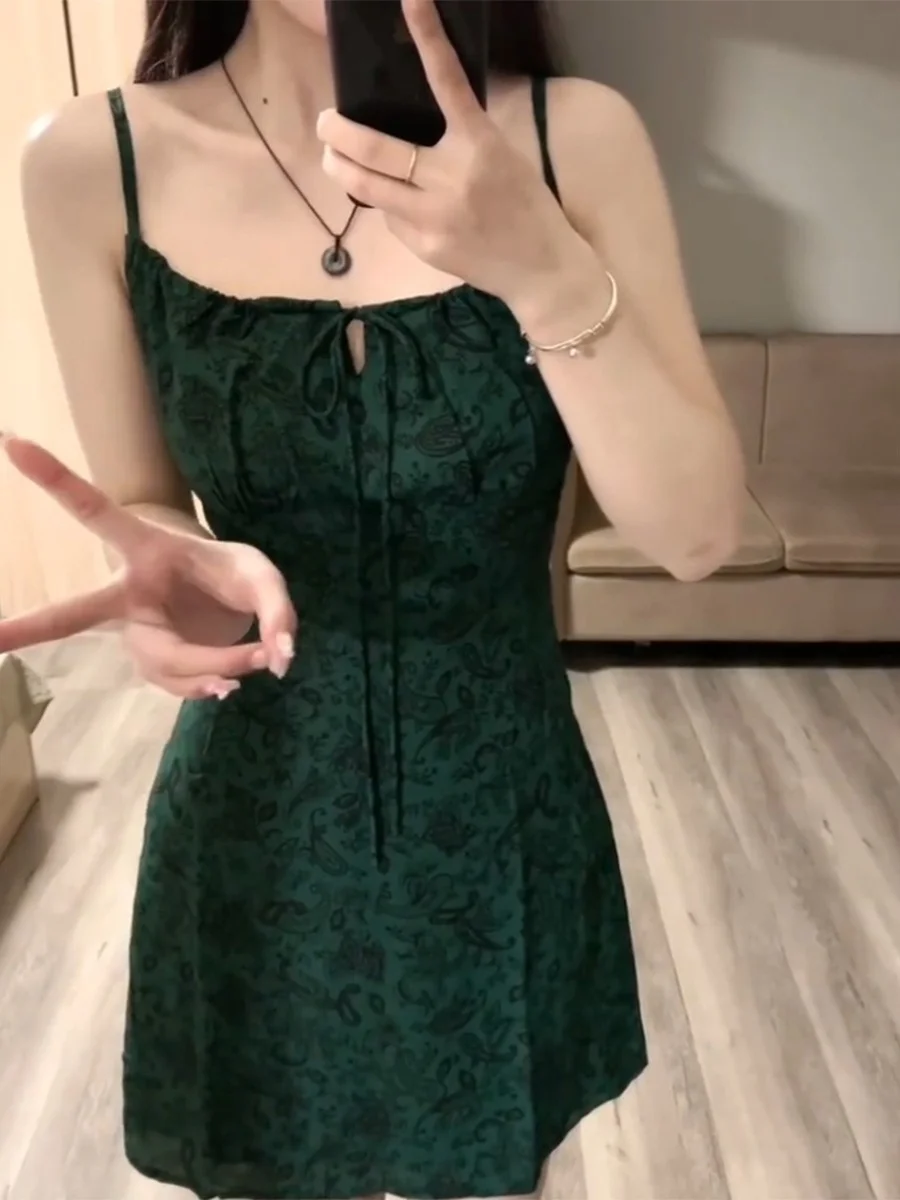 レトロな花柄プリントのホルターネックミディ丈ワンピース レディース 夏の新作 ベルト付き ウエストシェイプ スパイスビーチ バケーションワンピース