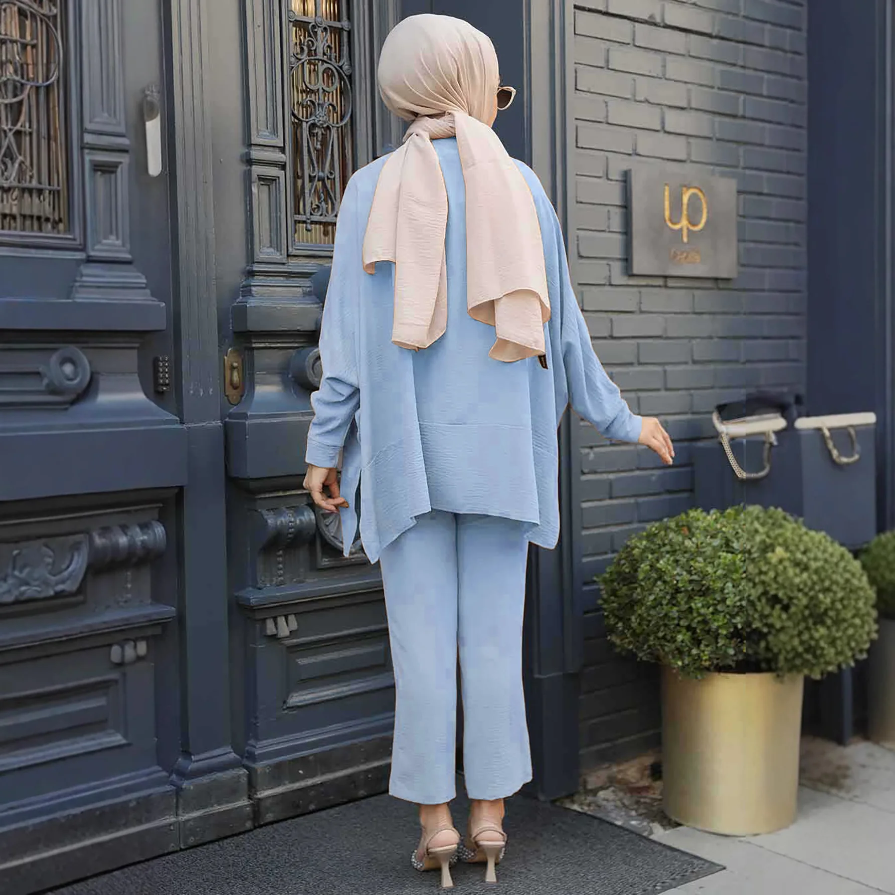 طقم فستان إسلامي غير رسمي للنساء بلوزة مكون من قطعتين قميص بأكمام تشبه جناح الخفّاش وبنطلون واسع الساق يناسب فساتين دبي العربية السعودية للخريف