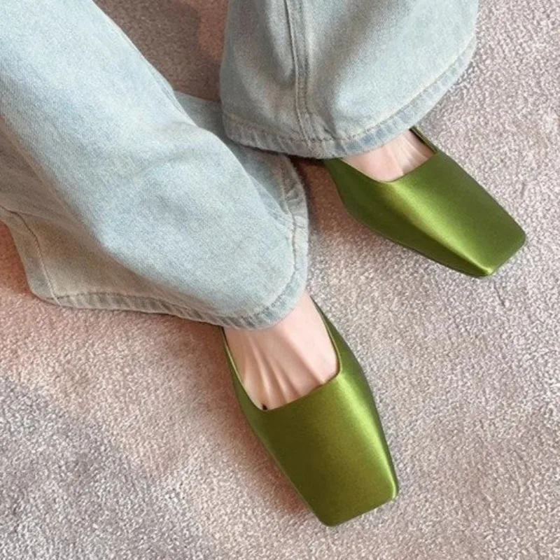 

Женские босоножки на среднем каблуке, весенний новый стиль, комплект с квадратной головкой и неглубоким носком, противоскользящие износостойкие тапочки