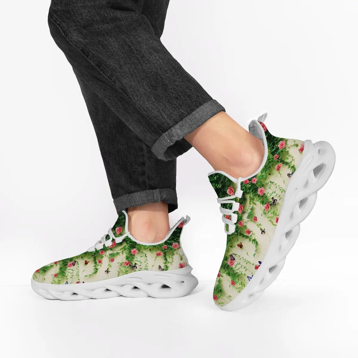 

New Lightweight Sports Shoes Featuring Low-top Round-toe Lace-up with Halloween and Christmas Patterns for Both Men and Women