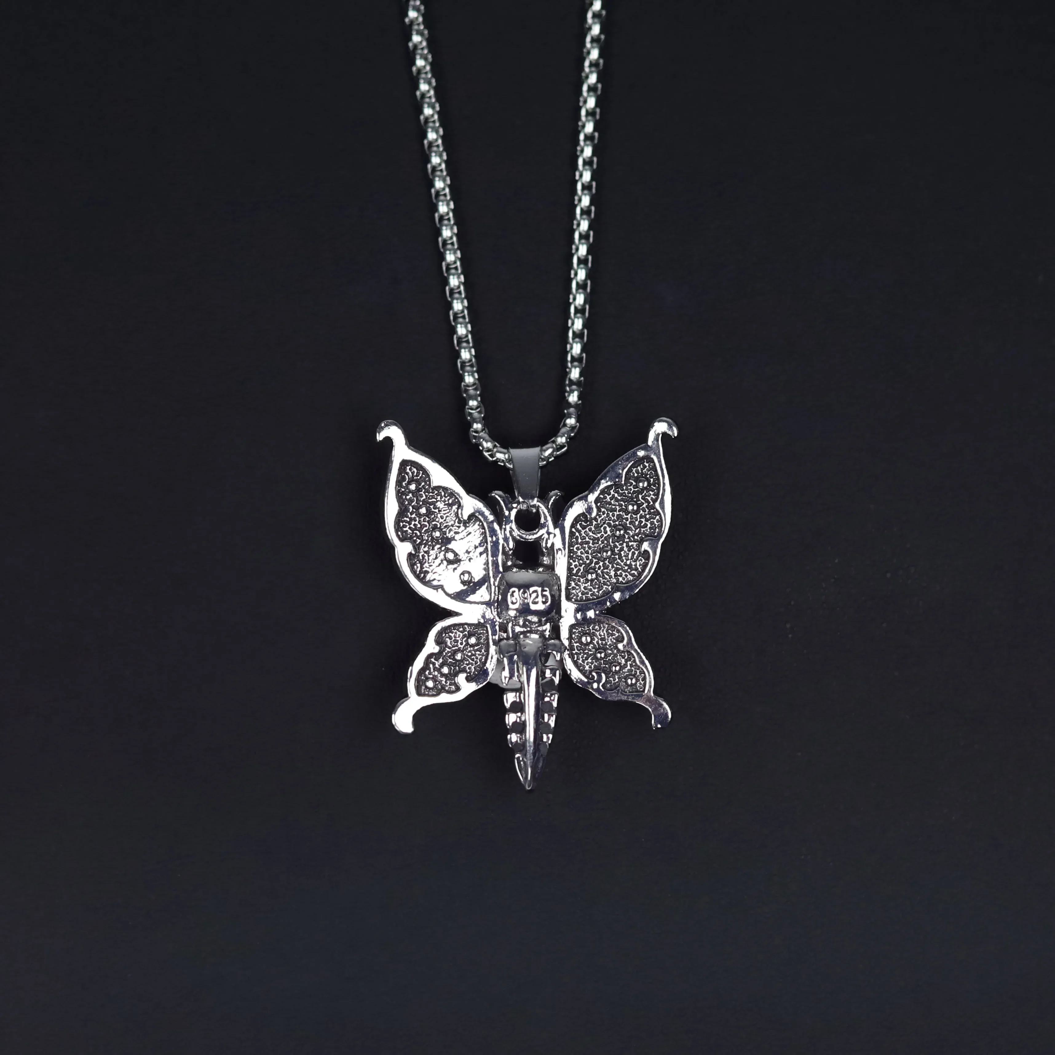 Vintage Gothic Style Death Moth Necklace Unisex Punk Stainless Steel Butterfly Skull Pendant Animal Jewelry Gift Dropshipping