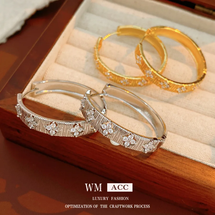 Vintage Kleeblatt-Creolen für Damen | 18K Vergoldet | Kubischer Zirkonia | Luxuriöser Brautschmuck | Trendige Ästhetische Accessoires – Detail 4