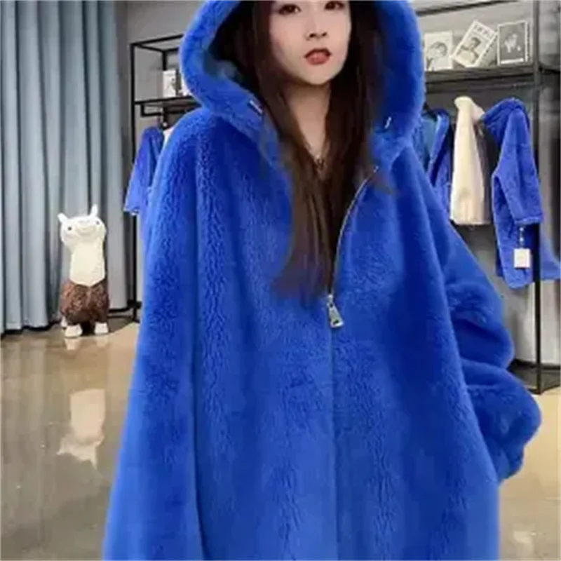 European 2024 Autumn Winter New Female Item High-end Niche Unique and Chic Thick and Warm Klein Blue Hooded Lambhair Jacket