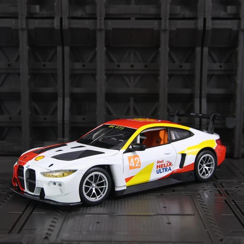 CCA 1:24 BMW M4 GT3 Shell Co ذات العلامات التجارية سبيكة سيارة نموذج الديكور جمع باب السيارة يمكن فتح الأطفال الصوت والضوء سيارات لعبة