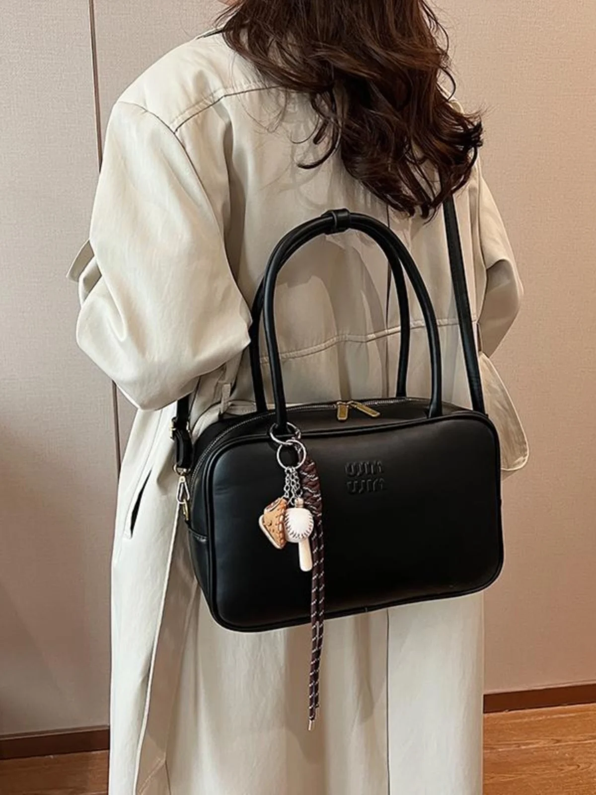 حقيبة مصممة فاخرة للنساء موضة جديدة ذات سعة كبيرة حقيبة ساعي بكتف واحد ذات إحساس راقي من حقيبة البولينج تحت الإبط #3