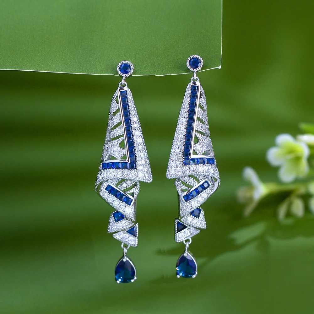 CWWZircons Geometrische, klobige, lange, königsblaue Tropfen-Ohrringe mit Zirkonia für Damen, Festival-Party-Accessoires CZ937 – Detail 4