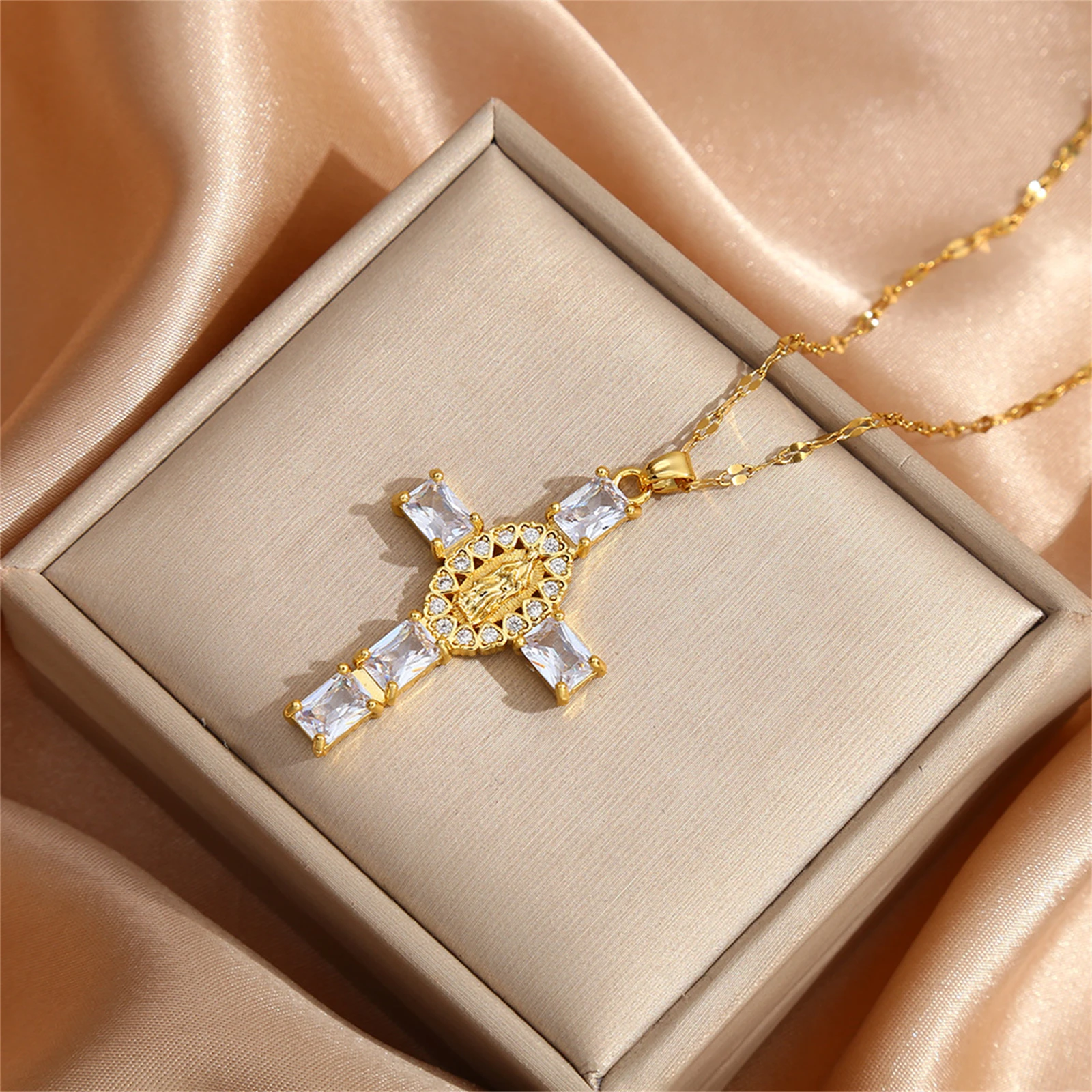 Embed Zircon Cross Virgin Mary Pendant Charm Chain Necklaces Ladies Fashion Exquisite Jewelry Party Gifts