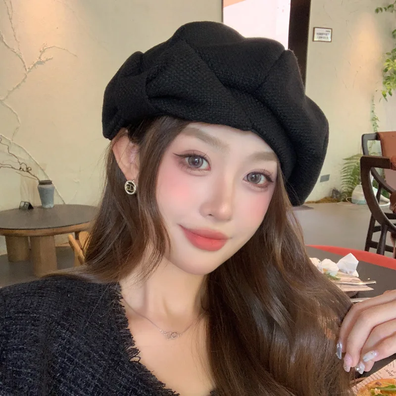 Korean-style autumn winter new hat for women, featuring a bow, a unique design, and a beret that enhances facial features an