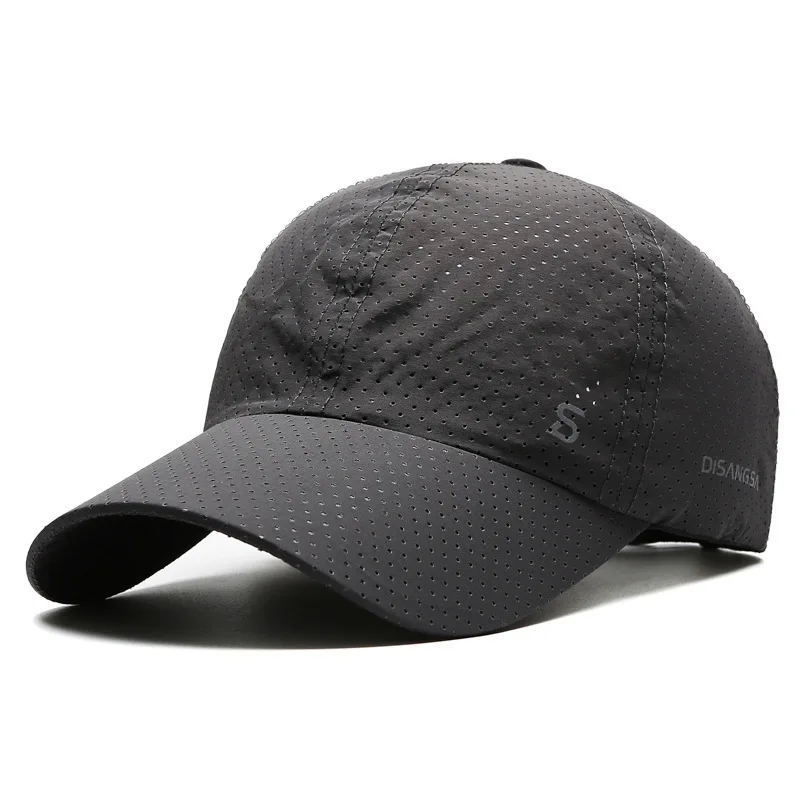 1 pair of men’s and women’s identical quick-dry sports baseball caps with mesh ventilation and lightweight design.