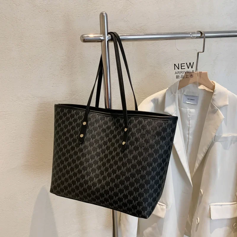

2025 New! Women's Premium Sense Large Capacity Tote Bag - Niche, Versatile, and Ideal for Commuting. Trendy Texture, Portabl Bag