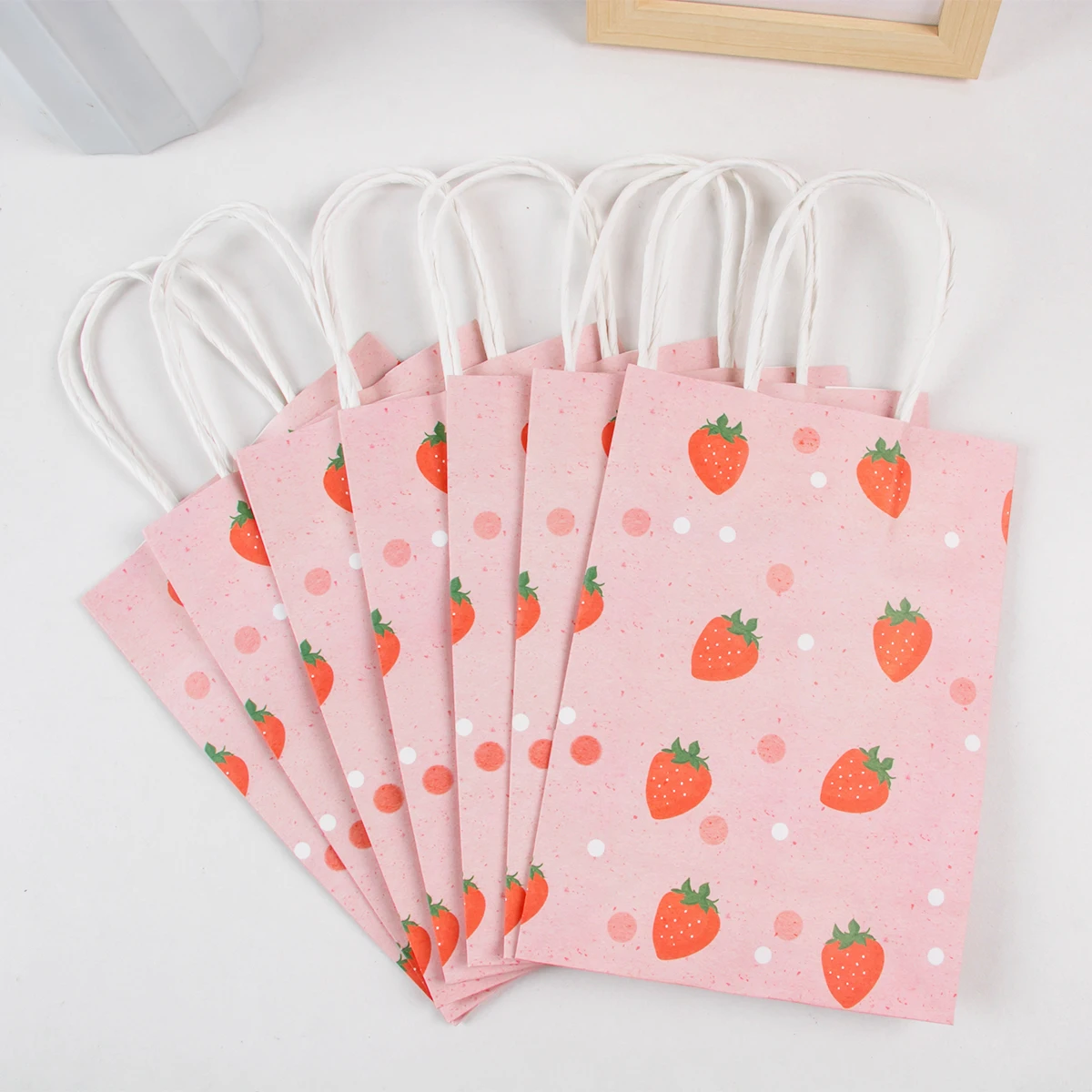 

6p Souvenir Gift Bags for Giving Guests Gifts Tote Bag Strawberry Pattern Paper Bag for Birthday Wedding Christening Baby Shower