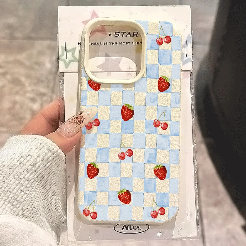 Karierte Erdbeer-Kirsch-Handyhülle für iPhone 17 16 15 14 13 Pro Max 16 15 14 Plus 17 16 15 Pro 17Air Silikon-Matt-Cover – Detail 1