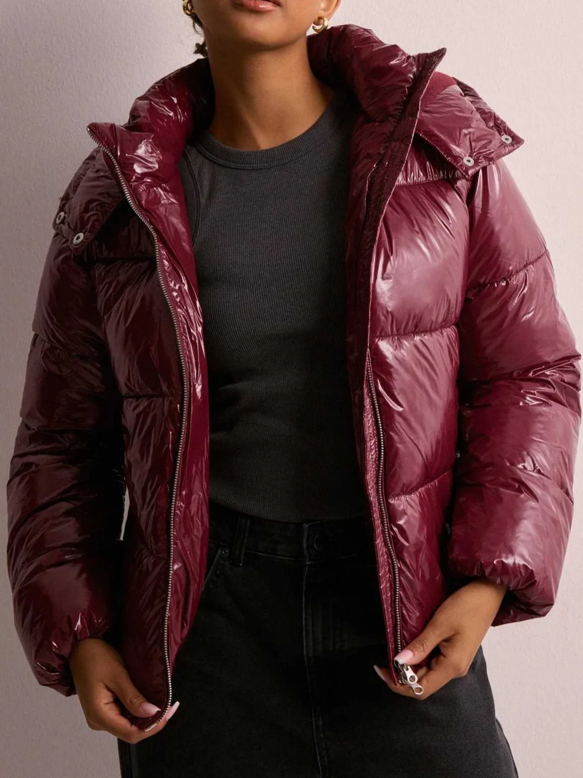 

Модная женская пуховая куртка 2025 года: новая модель с капюшоном на молнии, водонепроницаемая, ветрозащитная, теплая, из хлопка и полиэстера, короткая.