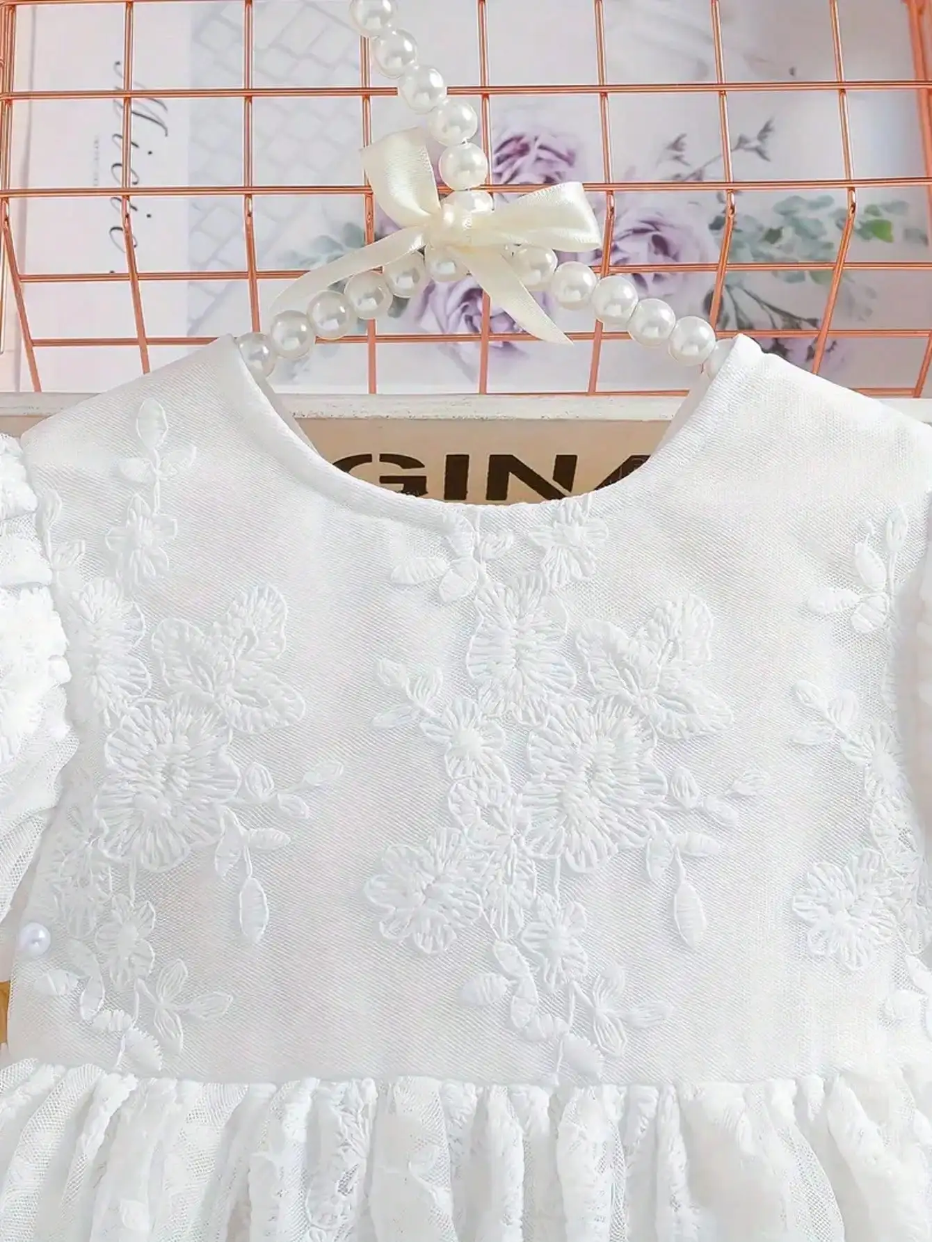 Elegantes Kinderkleid mit V-Ausschnitt, Puffärmeln, lässigem, bequemem Mesh-Rock und Schleifendetail, kurze und lange Ärmeloptionen – Detail 5